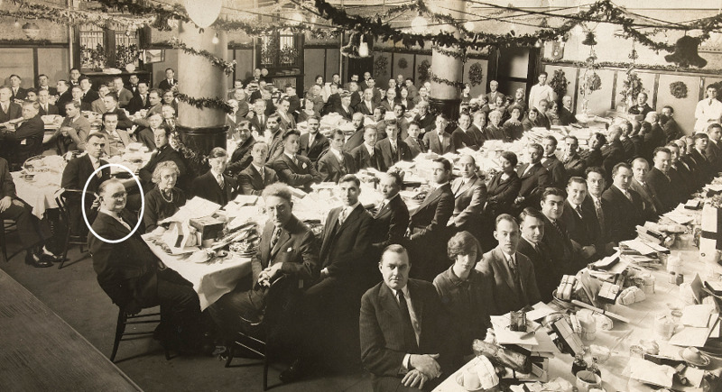 Betel-perhe viettää joulua viimeisen kerran vuonna 1926; kuvassa ympyröitynä Richard Barber