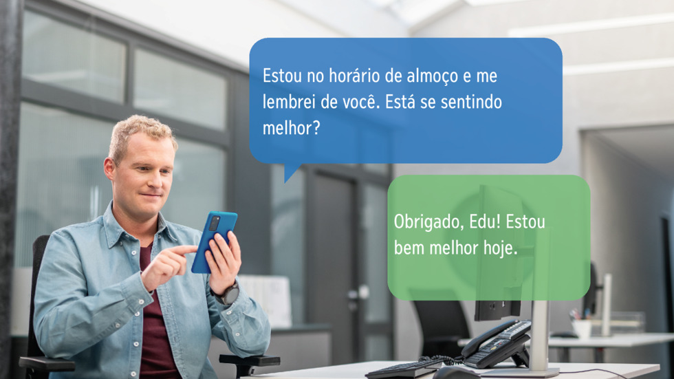 Um tempo depois, o ancião envia uma mensagem para o irmão idoso, dizendo: “Estou no horário de almoço e me lembrei de você. Está se sentindo melhor?” O irmão idoso responde: “Obrigado, Edu! Estou bem melhor hoje.”