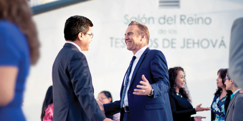 IMAGE 4 PICTURE DESCRIPTION: Michael Kuenzle greeting a brother at a meeting of Jehovah’s Witnesses.