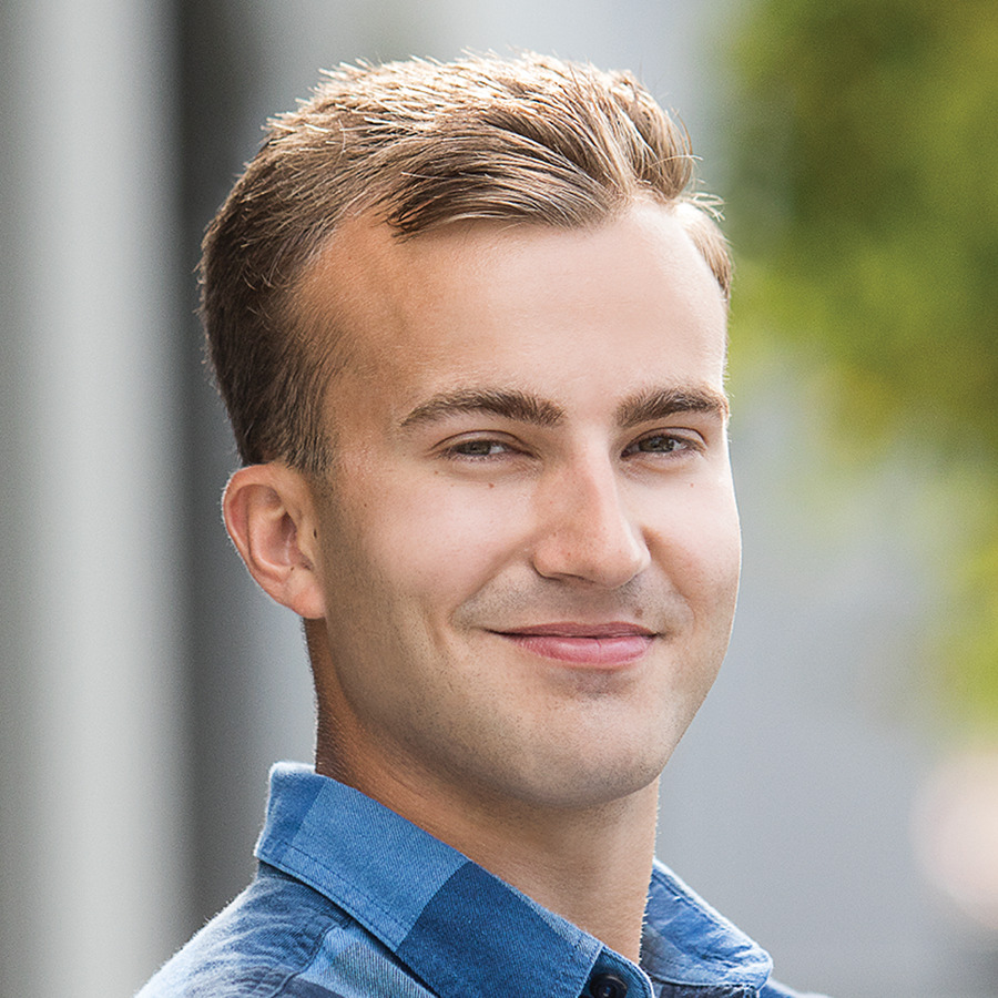 Oq ichki kiyimdagi sargishning uy qurilishi porno videosi