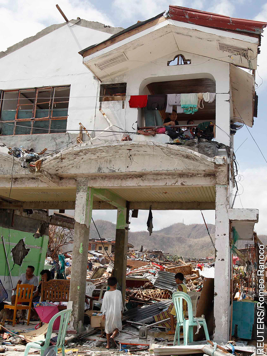 Super tufão Haiyan assola as Filipinas, image size:900x1200