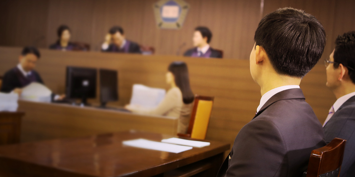 Objetor de conciencia surcoreano ante un tribunal